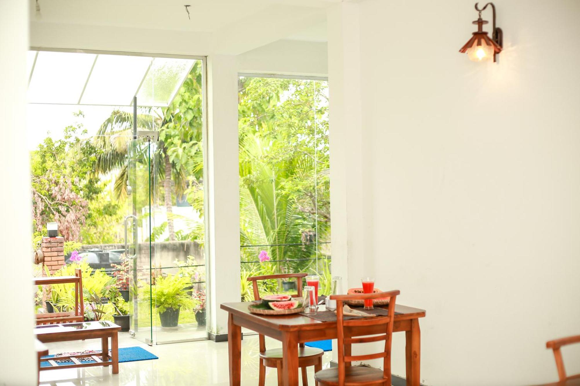 The Blue Haze Weligama Hotell Exteriör bild