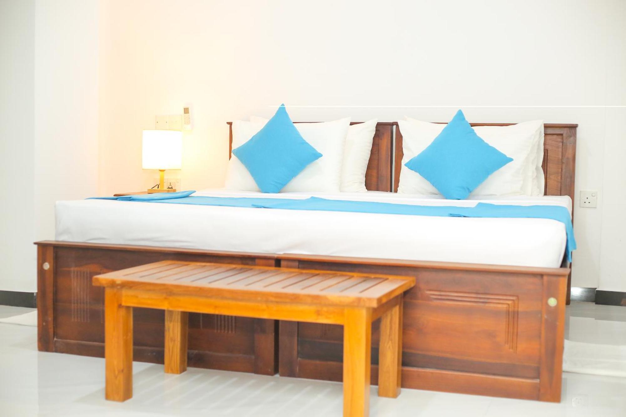 The Blue Haze Weligama Hotell Exteriör bild