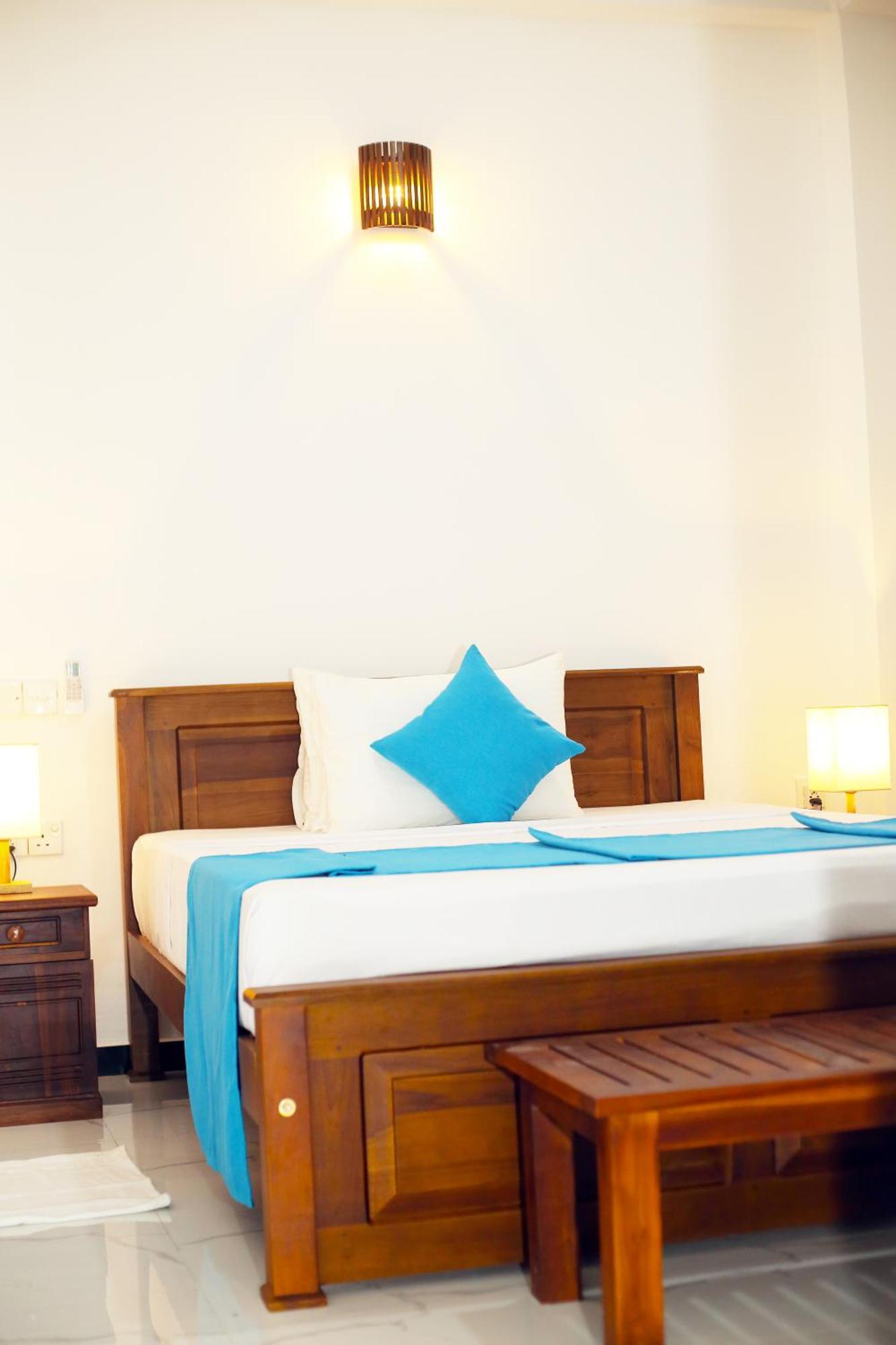 The Blue Haze Weligama Hotell Exteriör bild