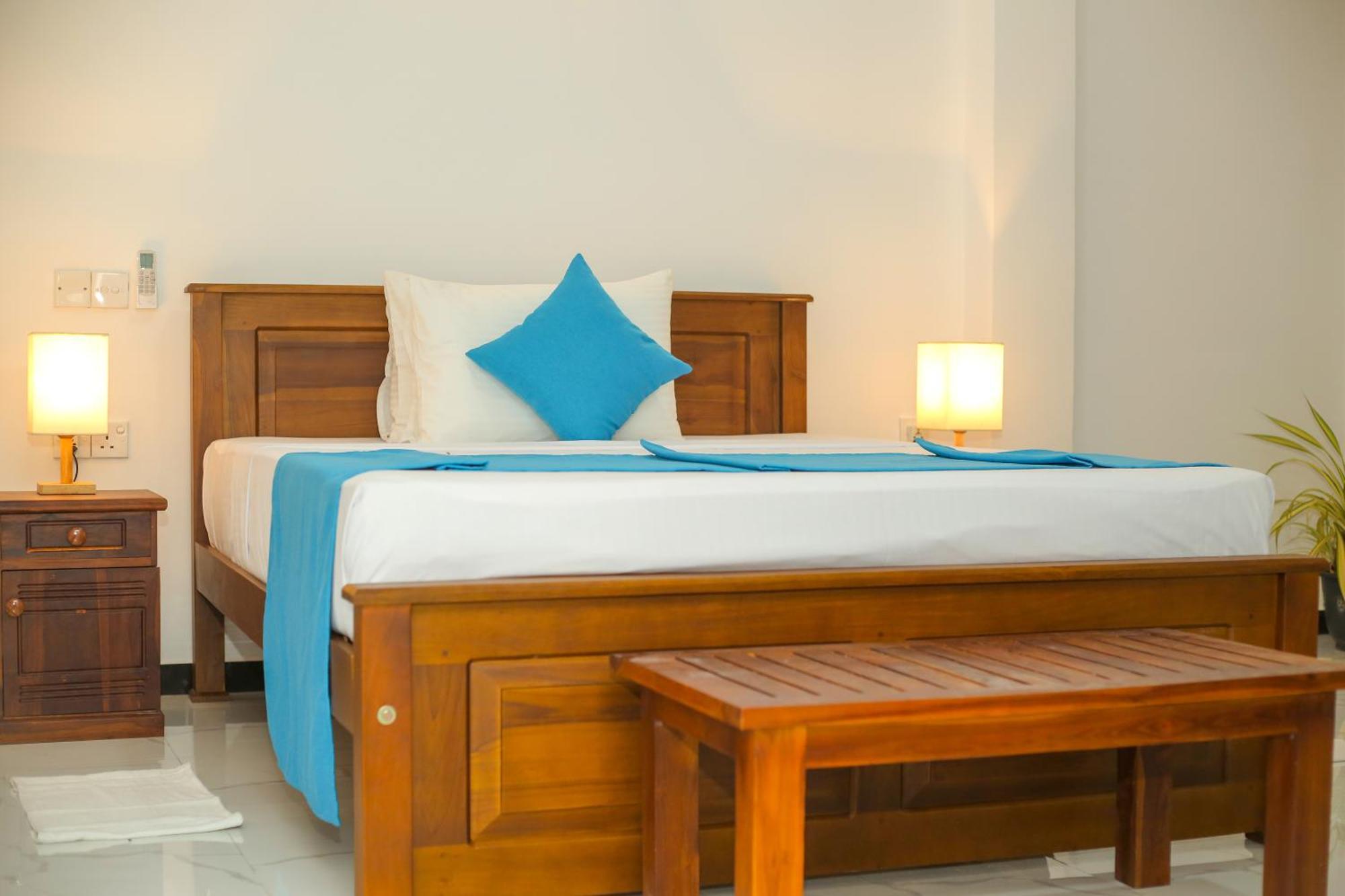 The Blue Haze Weligama Hotell Exteriör bild