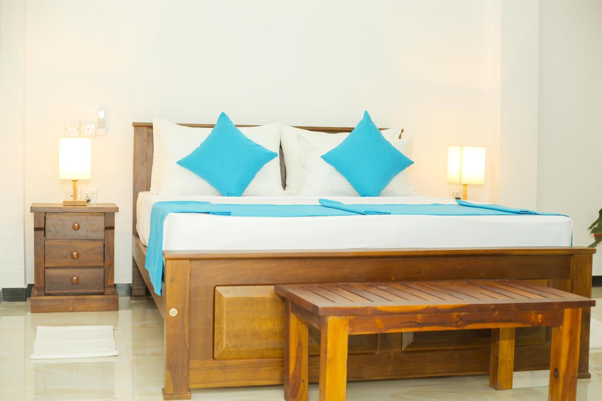 The Blue Haze Weligama Hotell Exteriör bild